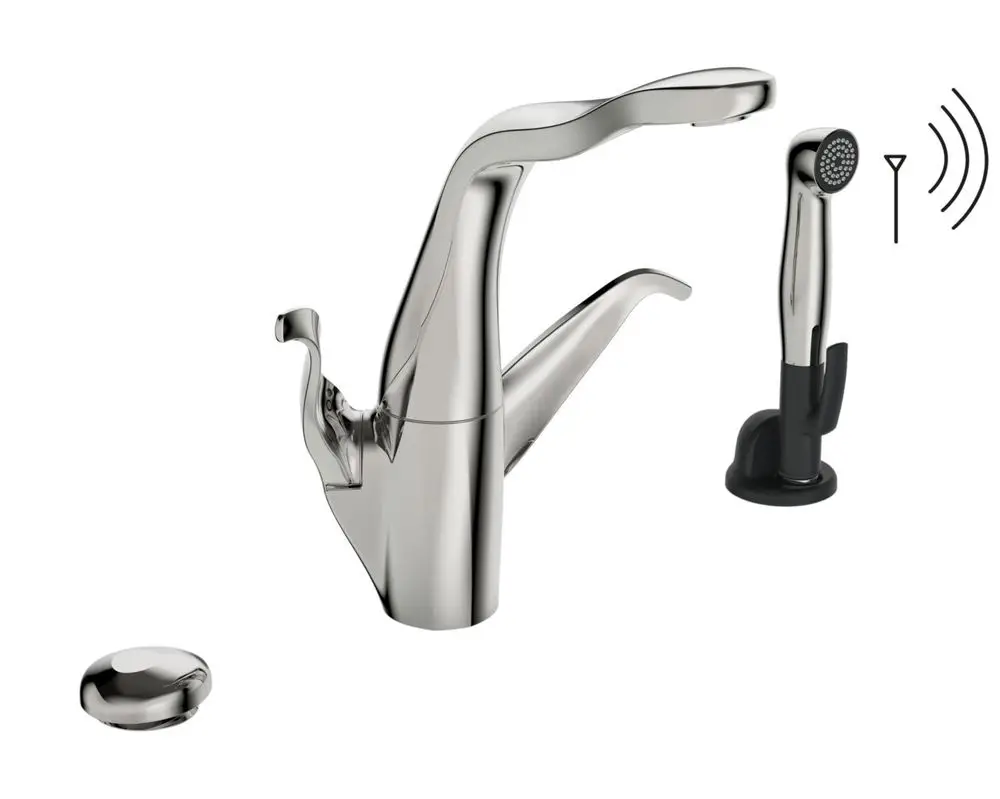 Chromfarbene Küchenarmatur von HANSA mit einem hohen Auslauf und einem integrierten Handbrause-Wasserhahn. Die Armatur hat eine moderne Form und eine separate Betätigung.